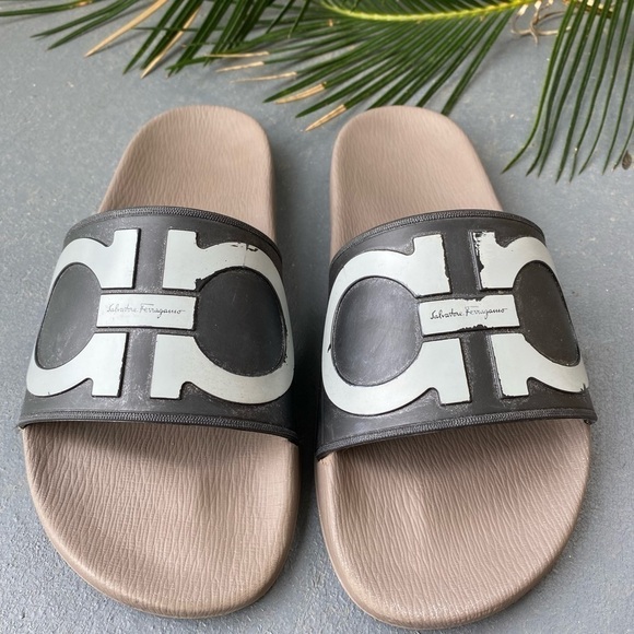 SALVATORE FERRAGAMO Gancini Pool Slides Women’s 10 / Men’s size 8 - Picture 4 of 10
